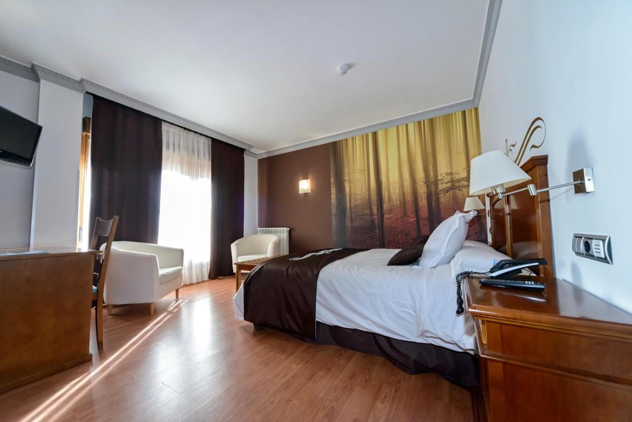 Hotel La Barrosa Abejar Ngoại thất bức ảnh