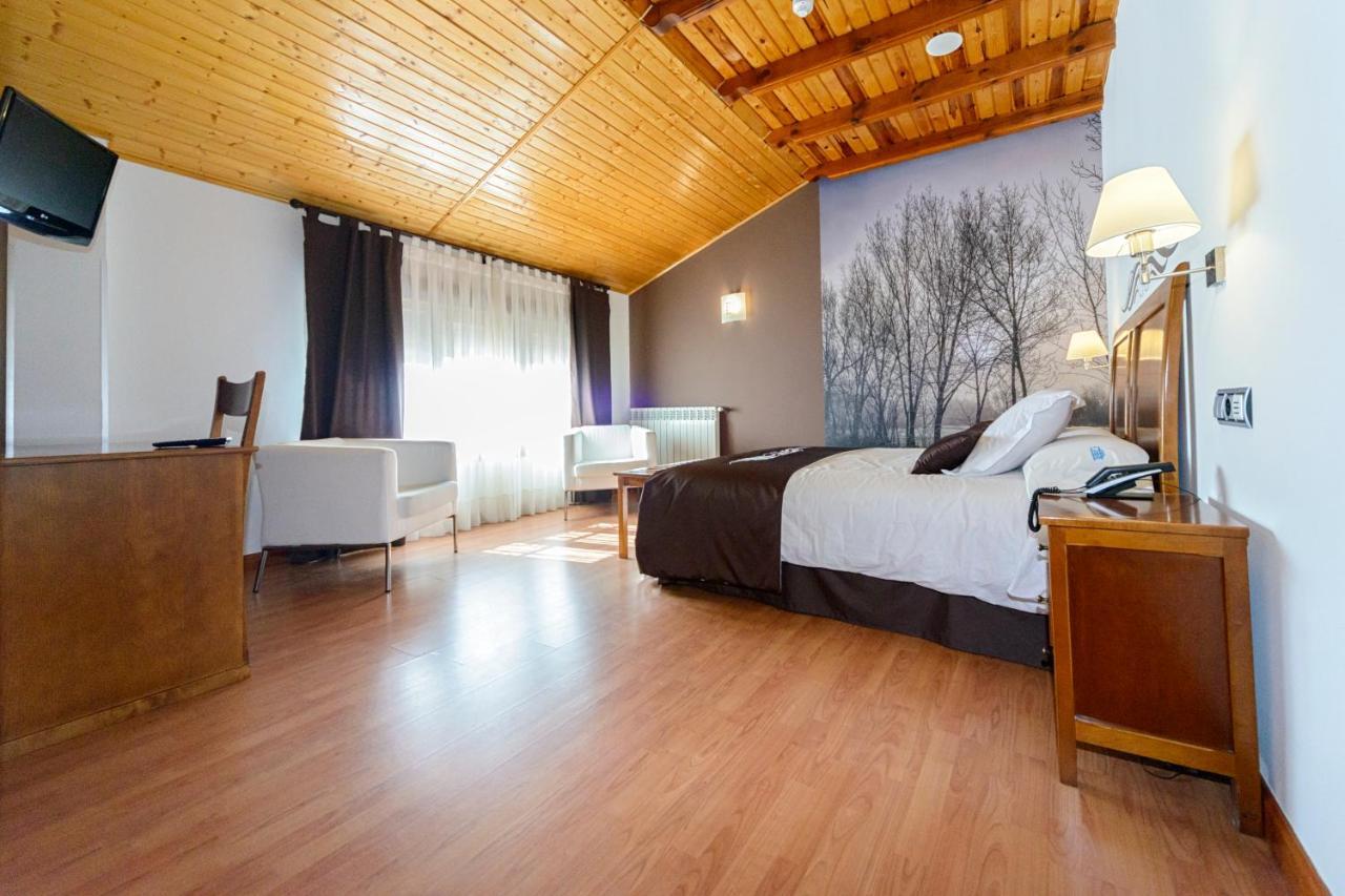 Hotel La Barrosa Abejar Ngoại thất bức ảnh